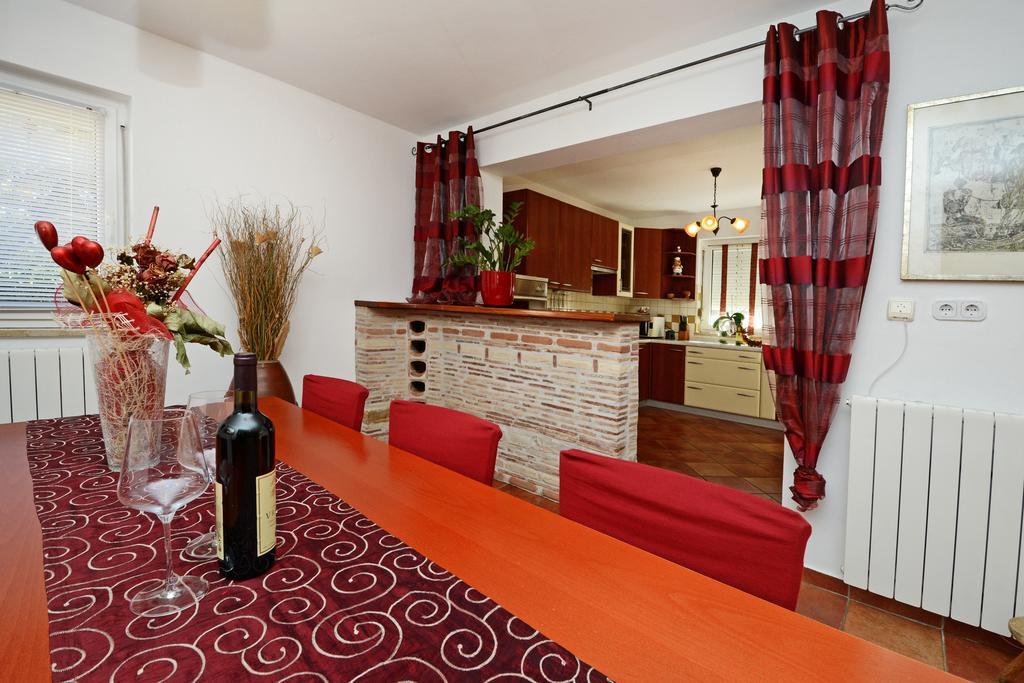 Sonja Vacation House Пореч Екстериор снимка